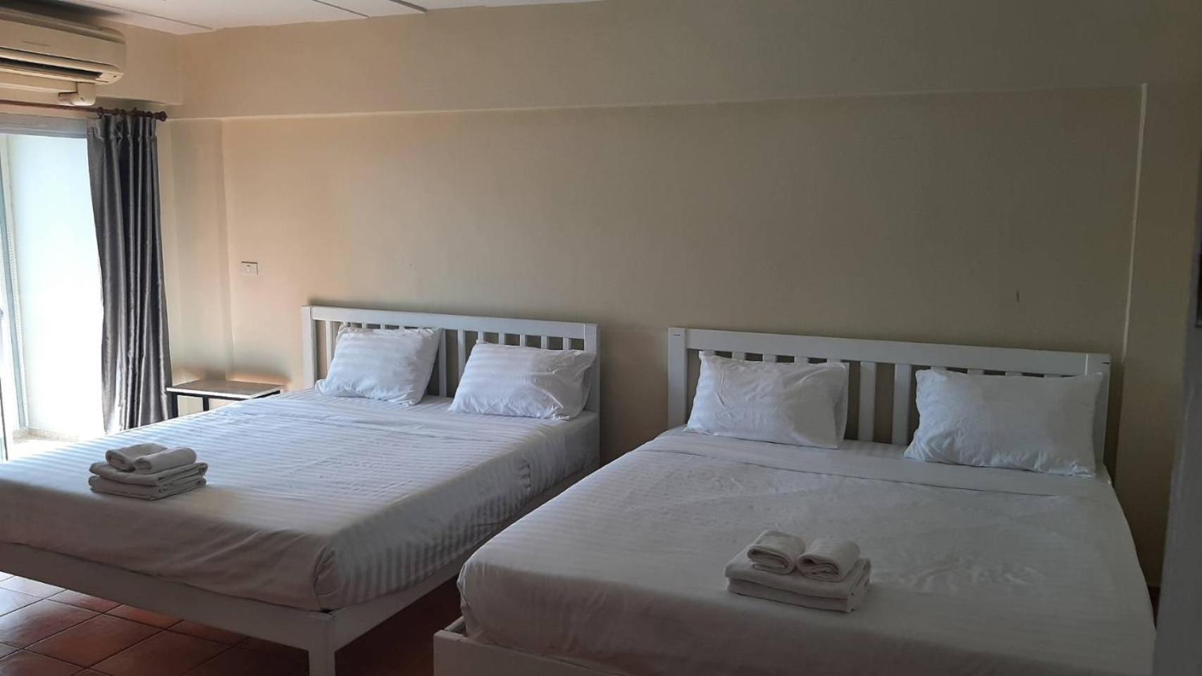 Lomsabai Apartments Bangsaen Esterno foto