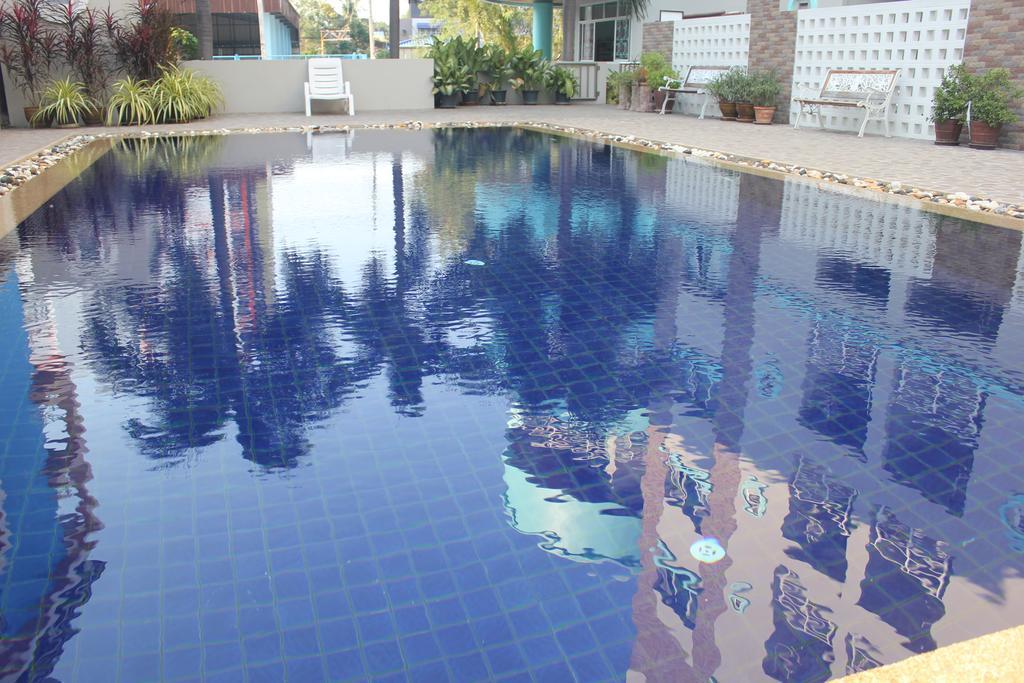 Lomsabai Apartments Bangsaen Esterno foto