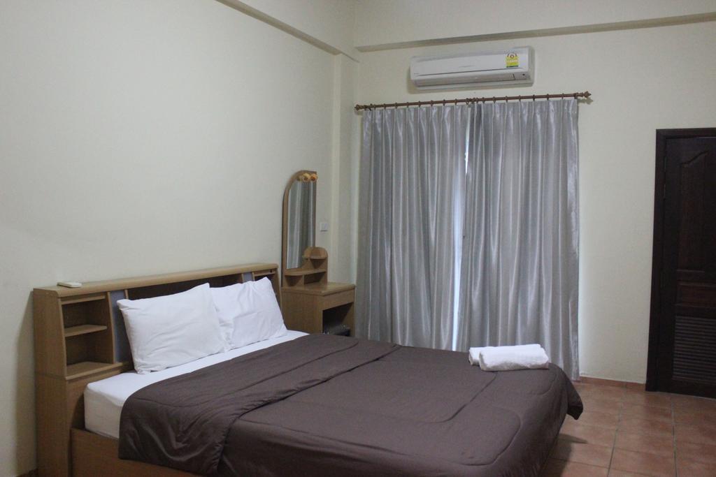 Lomsabai Apartments Bangsaen Esterno foto