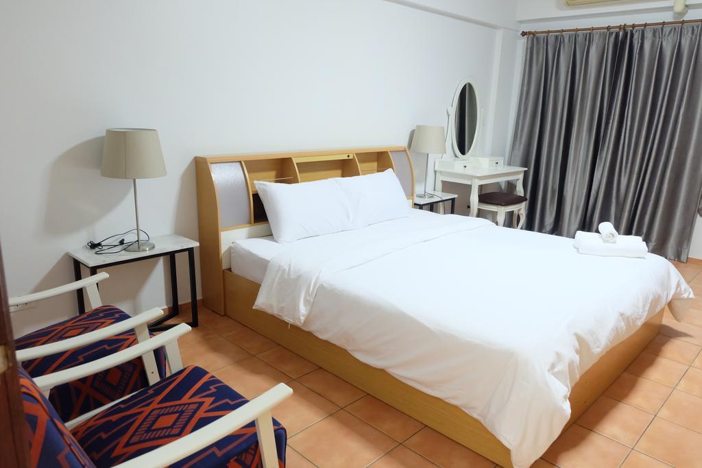 Lomsabai Apartments Bangsaen Esterno foto