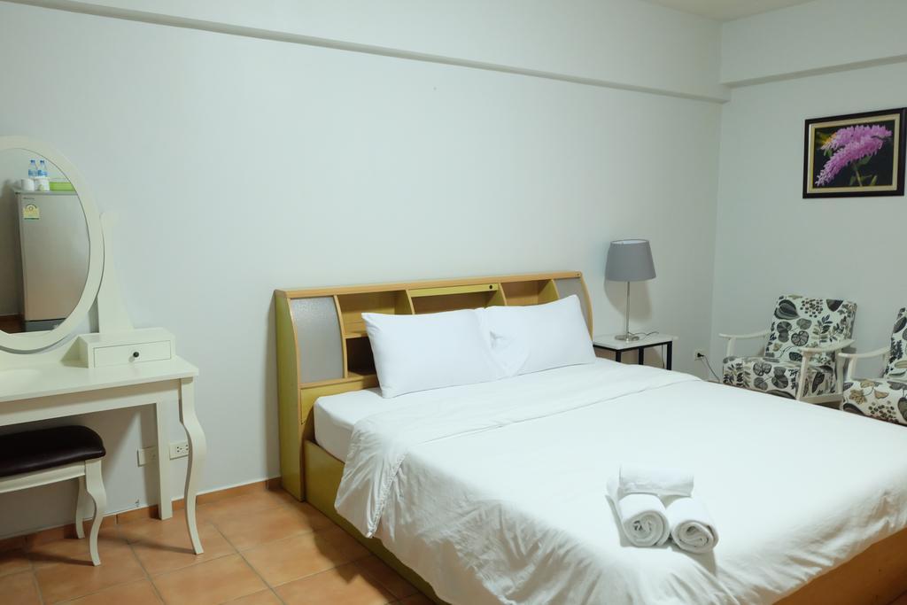 Lomsabai Apartments Bangsaen Esterno foto