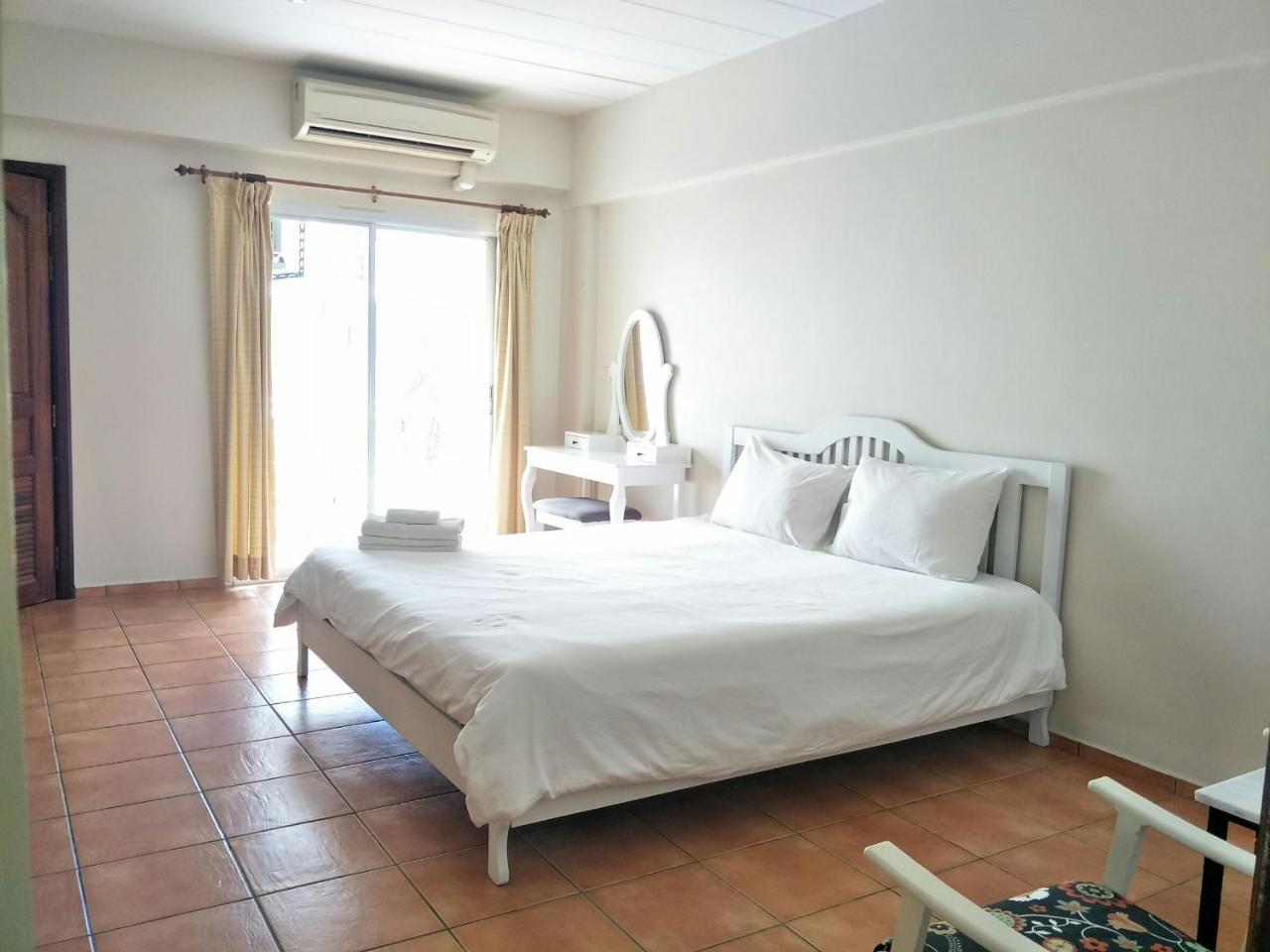 Lomsabai Apartments Bangsaen Esterno foto
