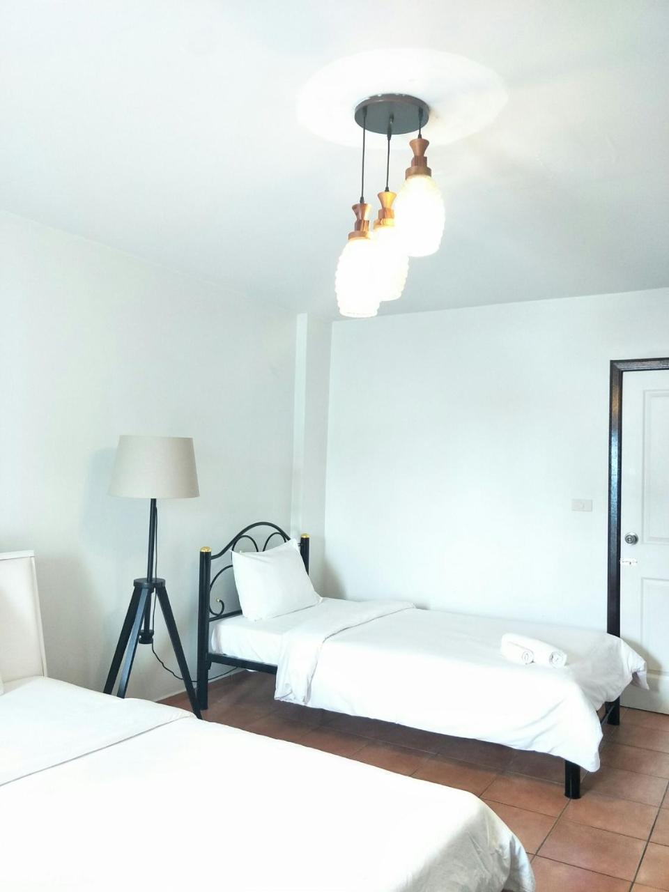 Lomsabai Apartments Bangsaen Esterno foto