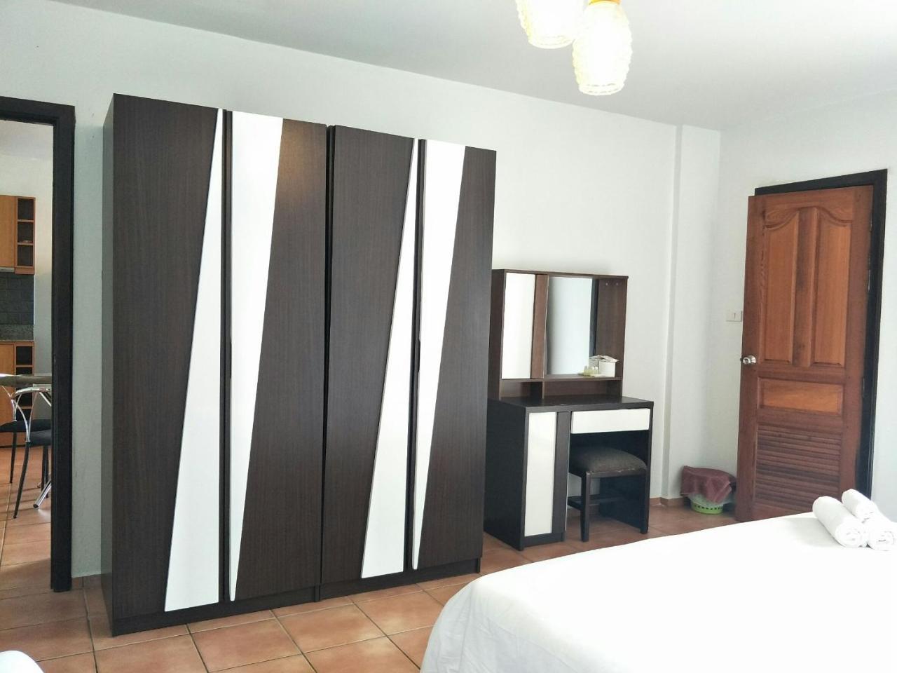 Lomsabai Apartments Bangsaen Esterno foto