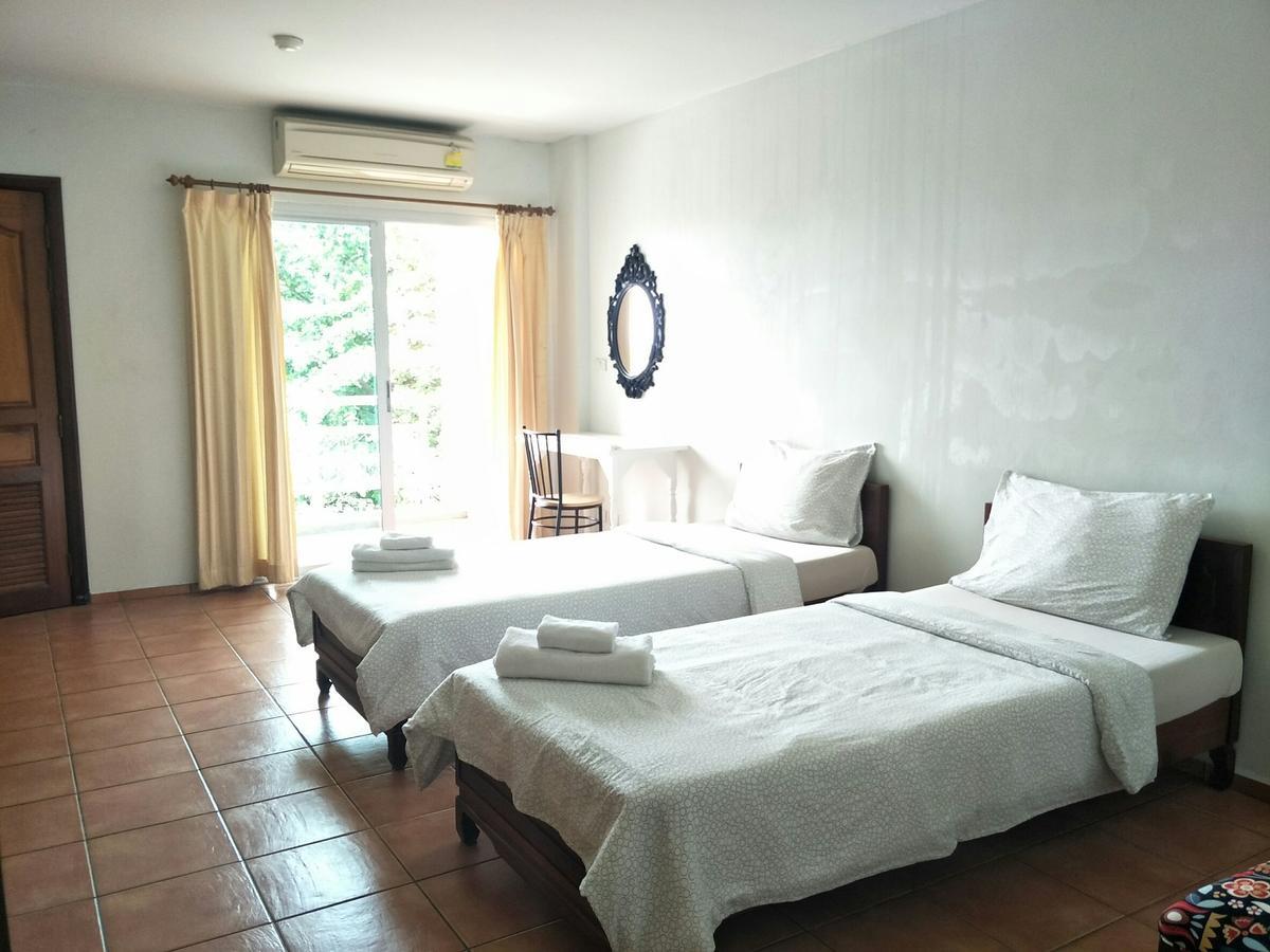 Lomsabai Apartments Bangsaen Esterno foto
