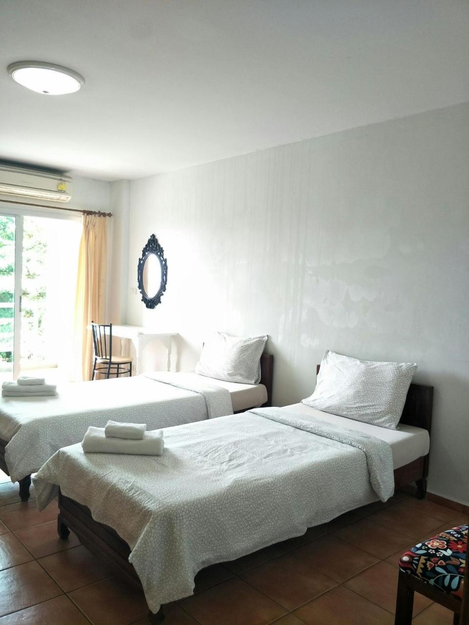 Lomsabai Apartments Bangsaen Esterno foto