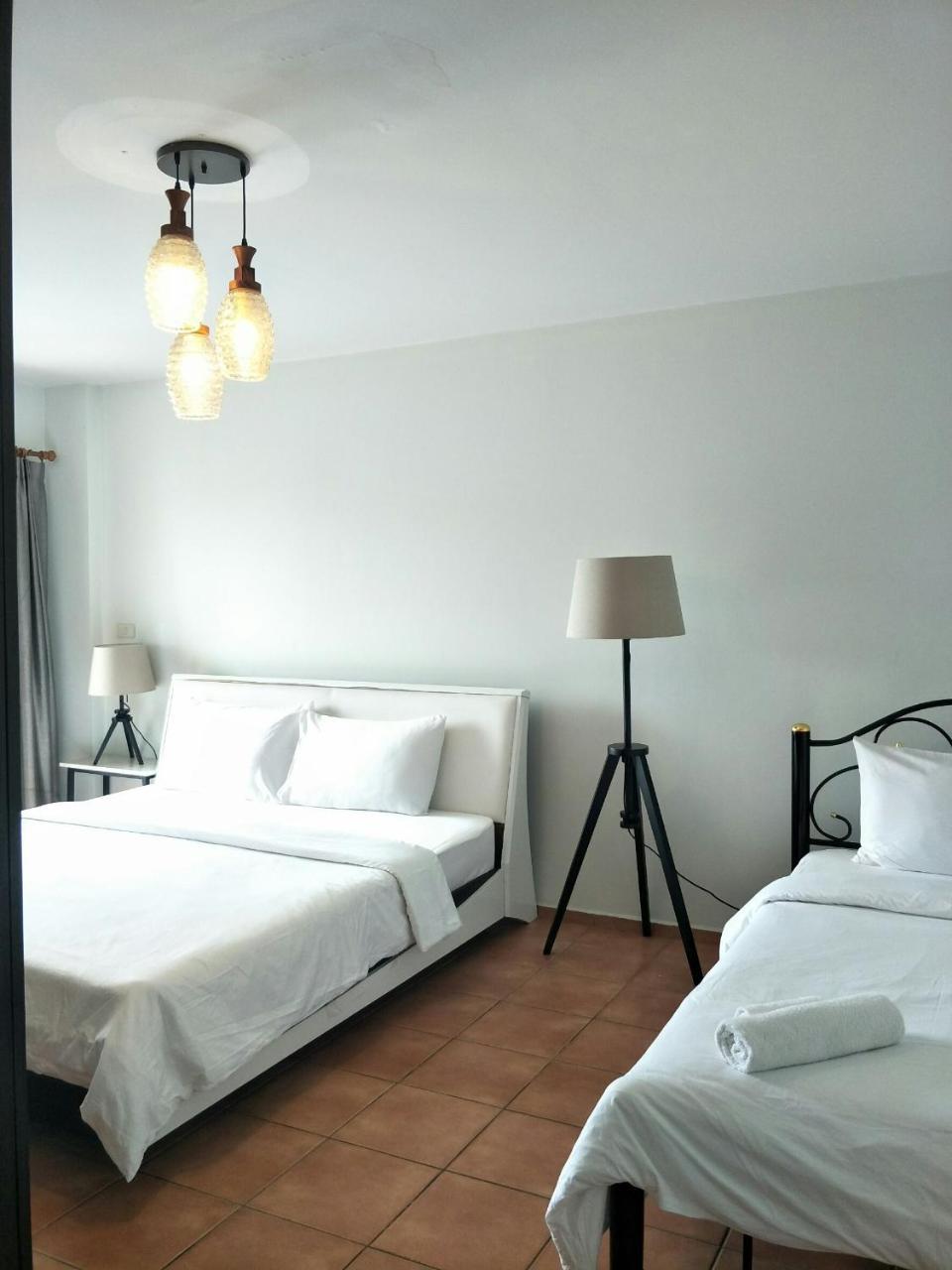 Lomsabai Apartments Bangsaen Esterno foto