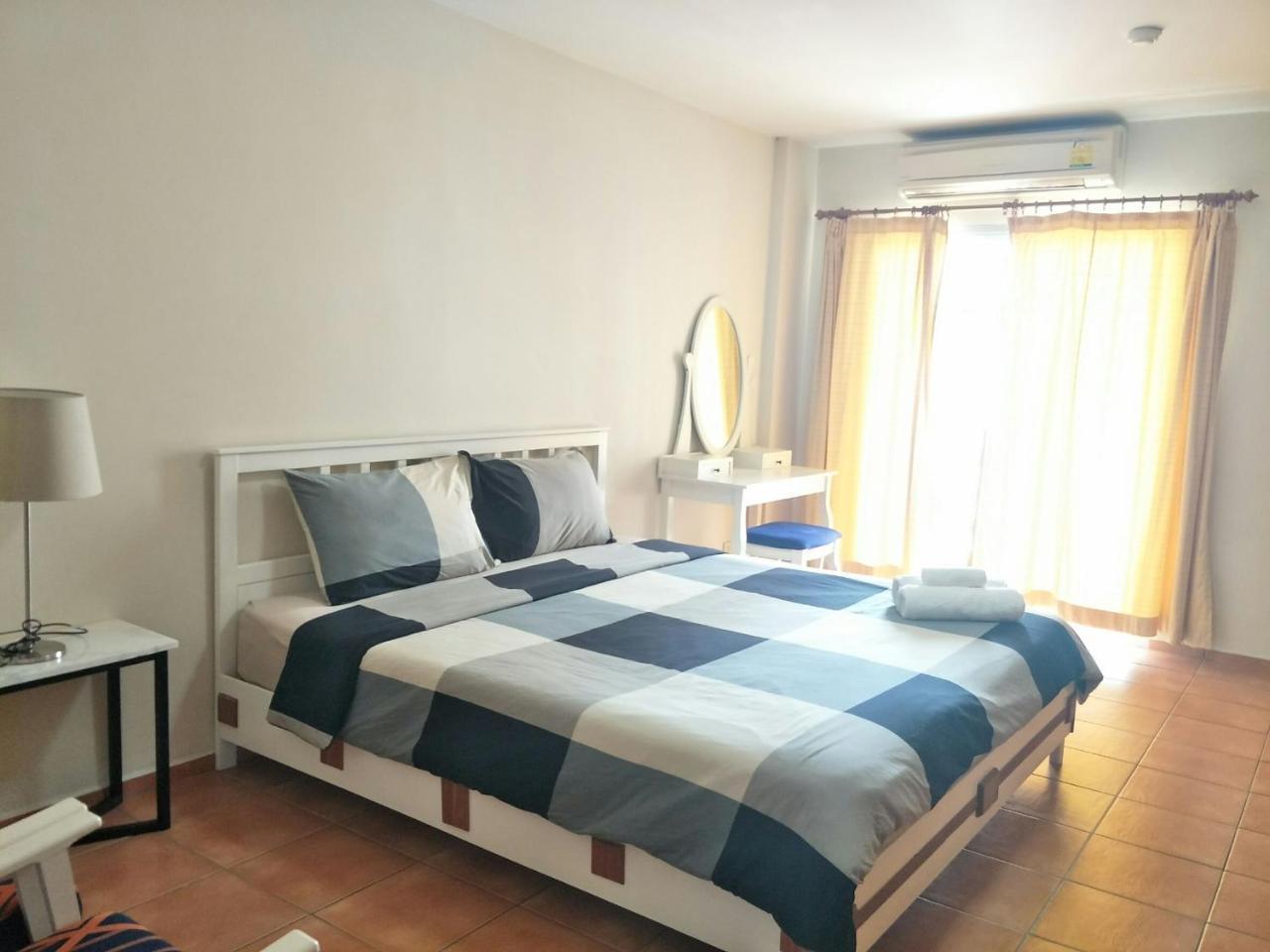 Lomsabai Apartments Bangsaen Esterno foto