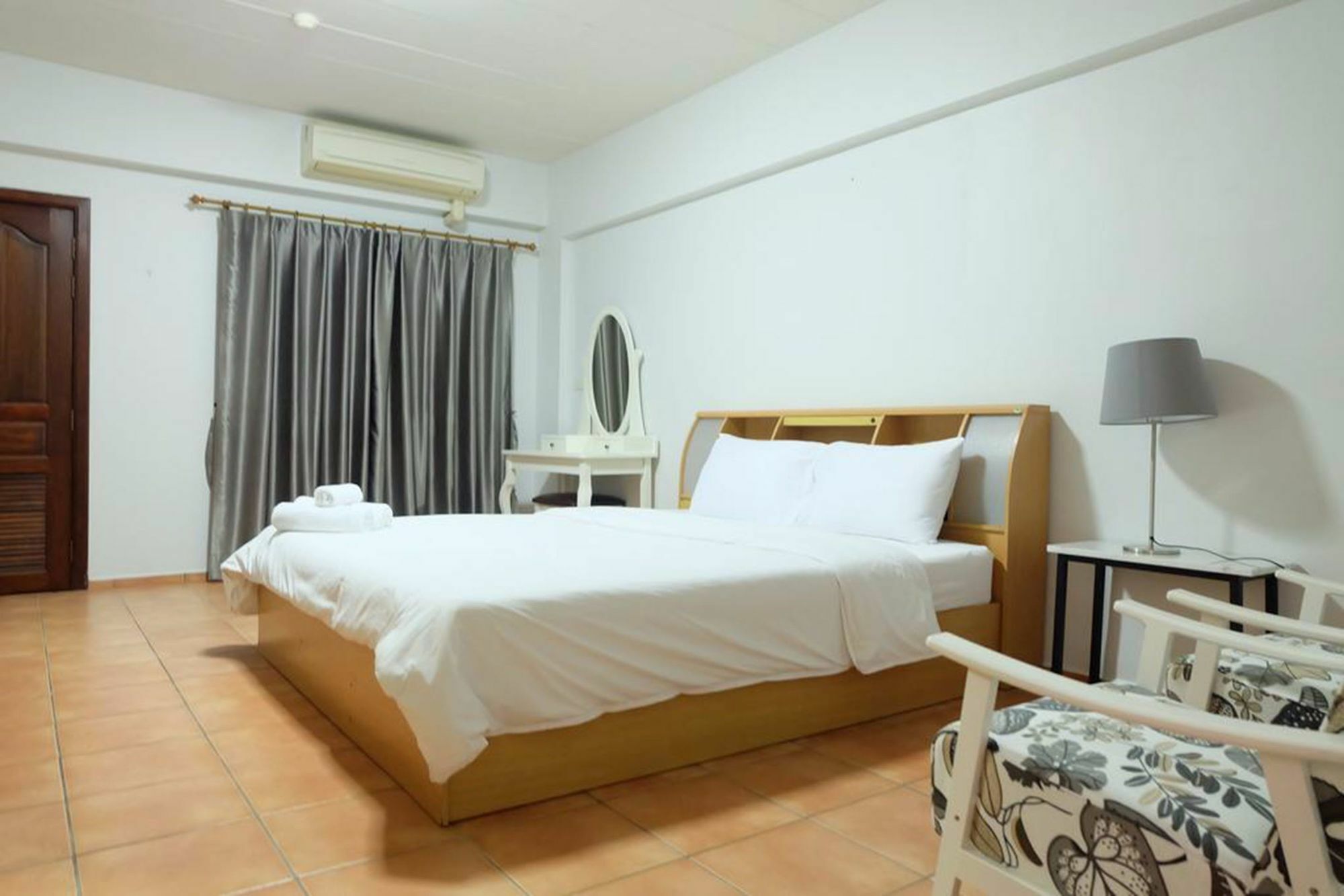 Lomsabai Apartments Bangsaen Esterno foto