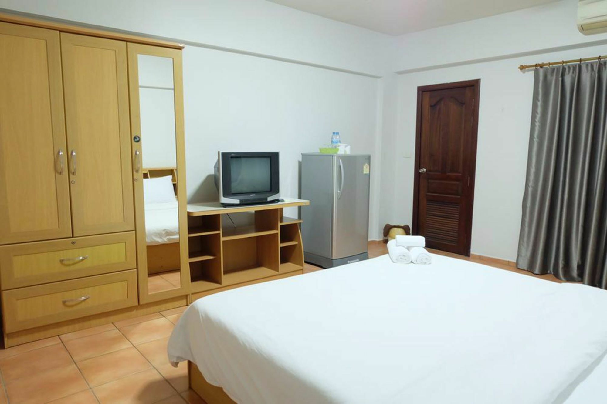 Lomsabai Apartments Bangsaen Esterno foto