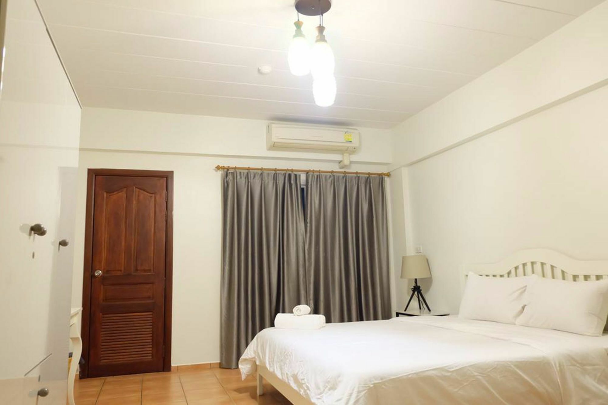 Lomsabai Apartments Bangsaen Esterno foto