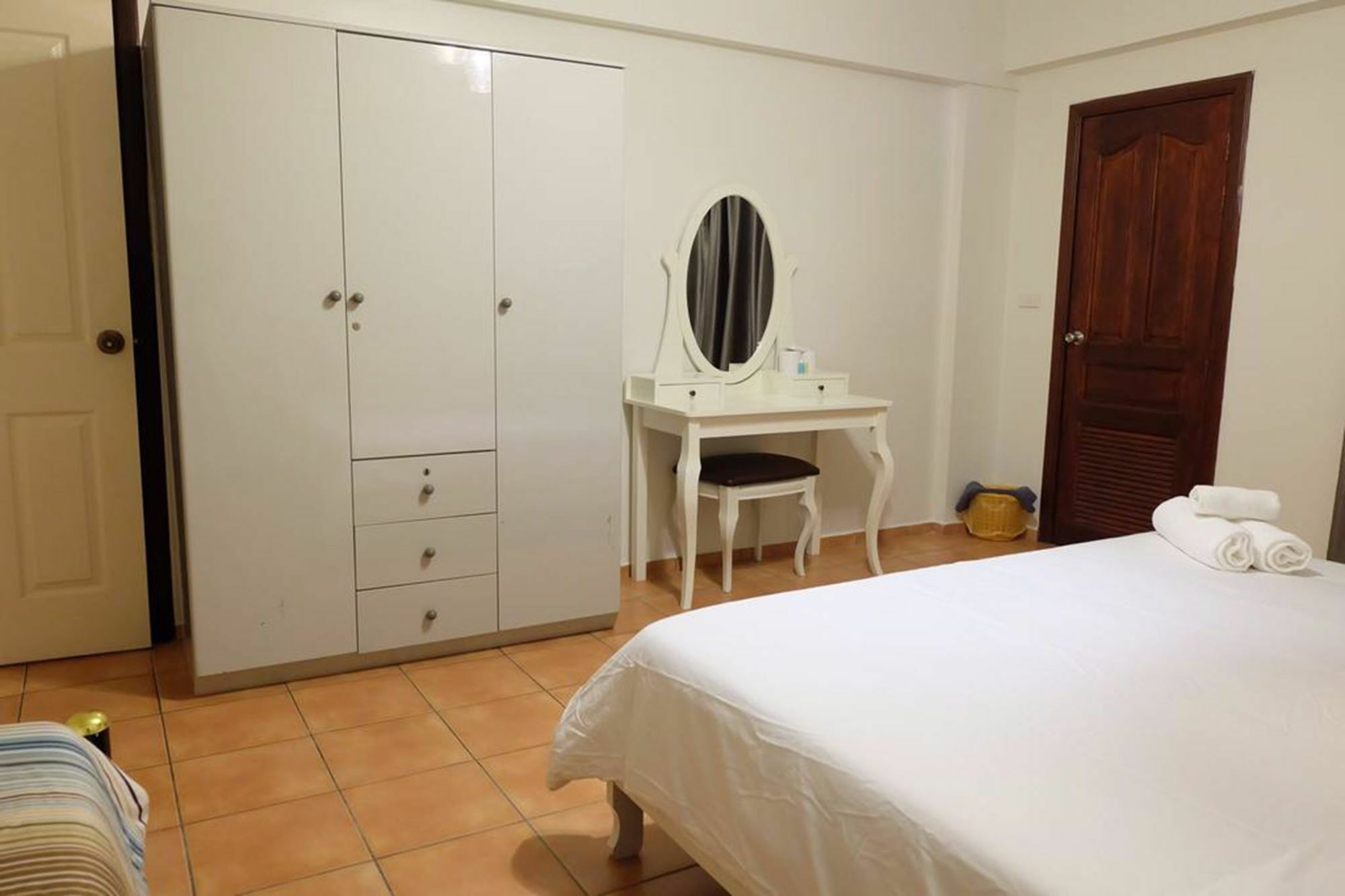 Lomsabai Apartments Bangsaen Esterno foto