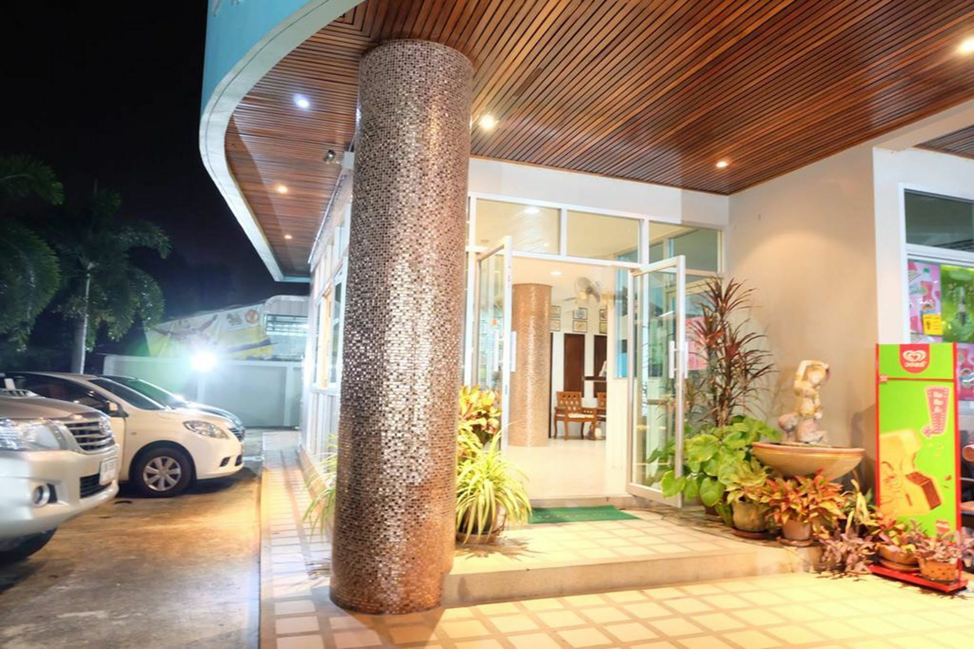 Lomsabai Apartments Bangsaen Esterno foto