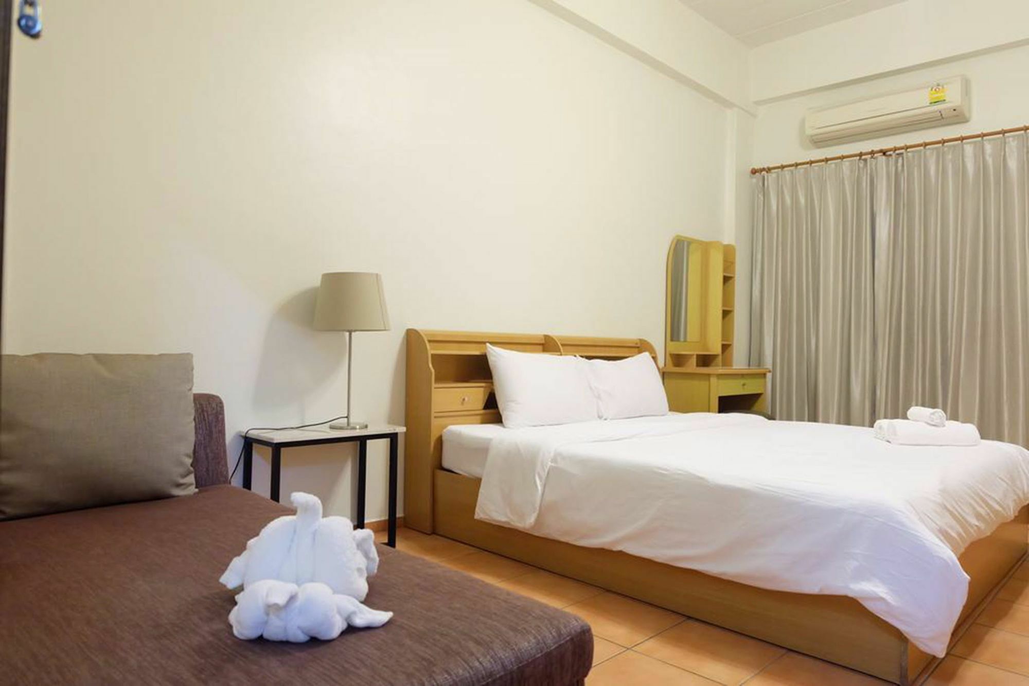 Lomsabai Apartments Bangsaen Esterno foto
