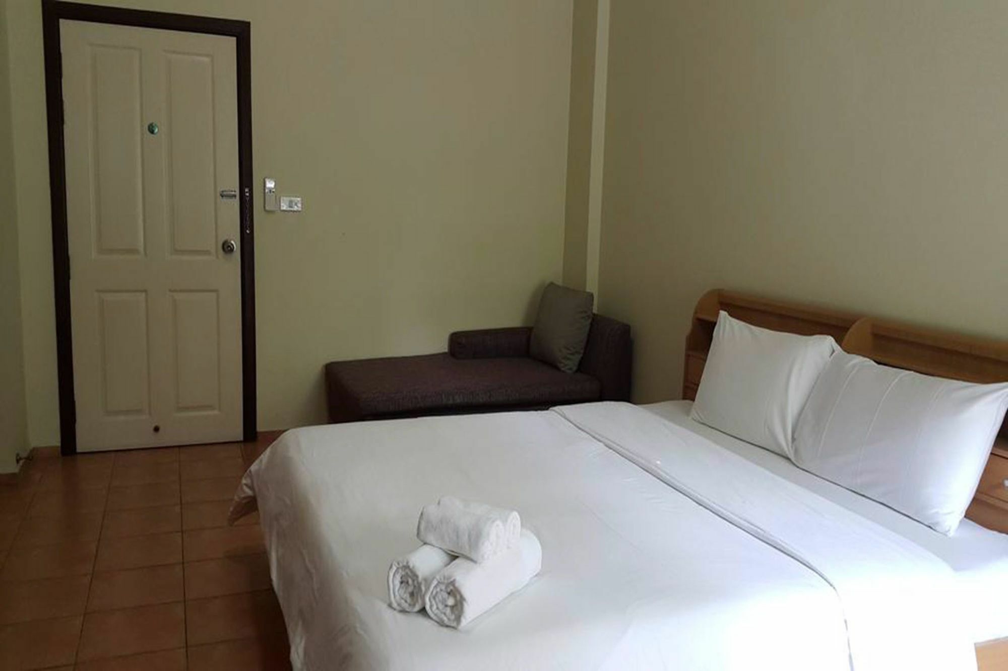 Lomsabai Apartments Bangsaen Esterno foto