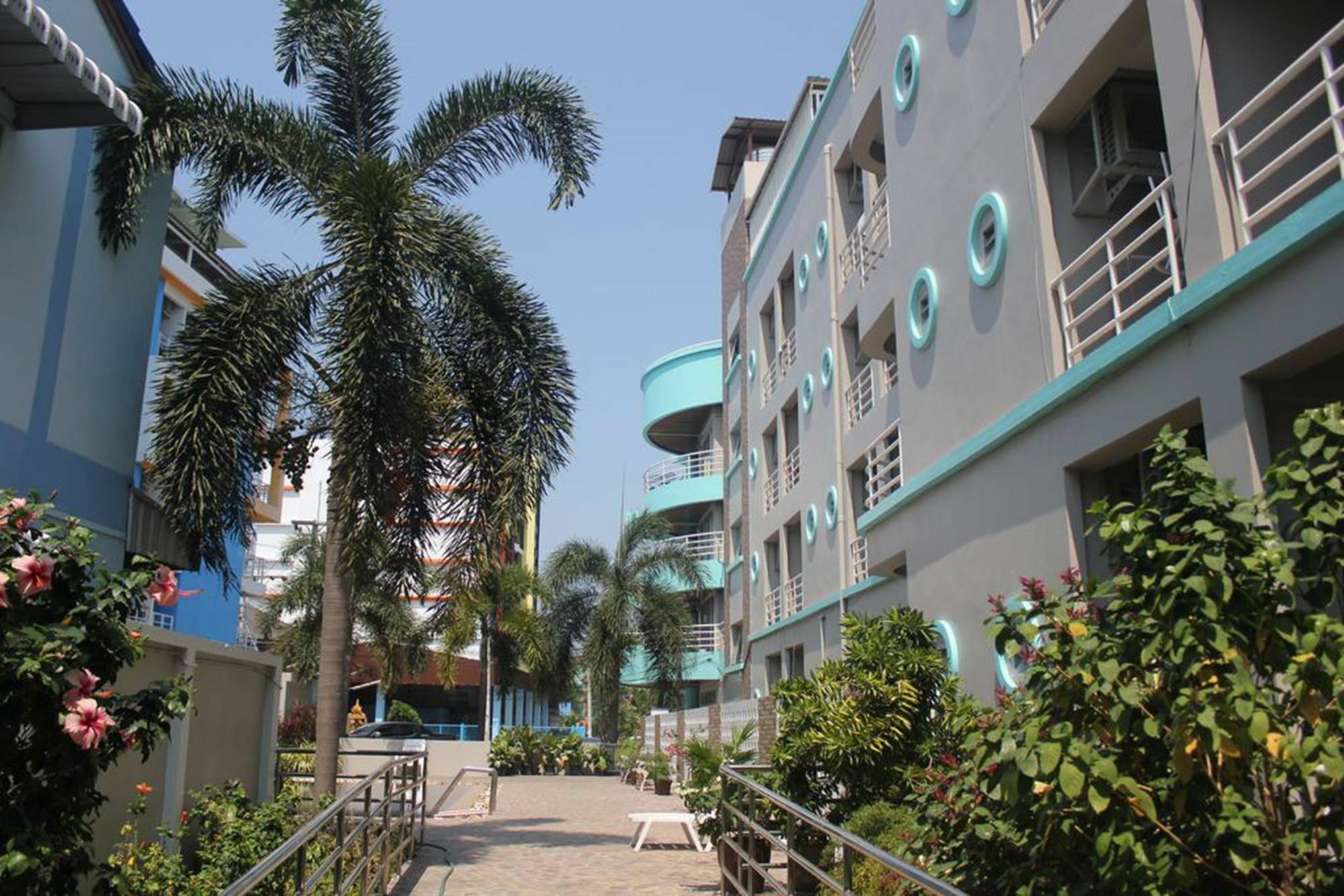 Lomsabai Apartments Bangsaen Esterno foto
